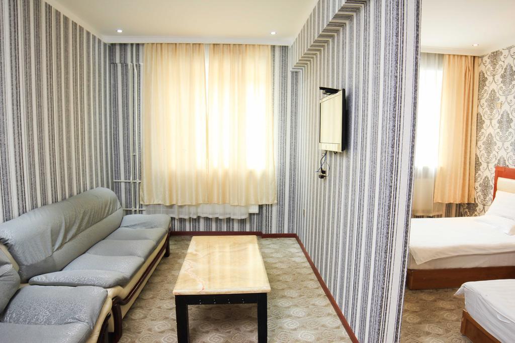 Guide Hotel Ulaanbaatar Room photo